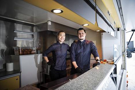 Heidi Erkkilä ja Edgar Malkus perustivat oman ruokavaunun, joka on tunnettu käsityönä tehdyistä hampurilaisistaan. Food truck -palvelun tarjoaminen on heidän mielestään elämäntapa.