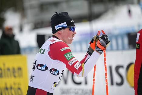 Arsi Ruuskanen on yksi nuorista hiihtäjistä, jonka menestymisestä Teemu Pasanen on erityisen iloinen.