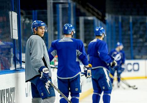 Stanley Cup kiertää suomalaisia ja suomalaiset Tampa Bayta - Jääkiekko -  Satakunnan Kansa