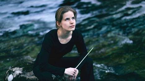 Tabita Berglund pääsee johtamaan Tampere Filharmonian kevätkauden ensimmäisen konsertin verkossa.