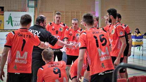 Ennen tiistai-illan Hurrikaani-Akaa Volley -ottelua Loimu oli sarjataulukossa kuudentena yhdestätoista joukkueesta.