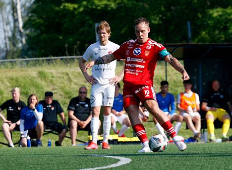 FC Jazzin Waltteri Riihimäki arkistokuvassa HJS:ää vastaan kesällä 2019.