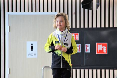 Kyynärjärven Koulun Veera Vainionpää voitti 2-luokkalaisten tyttöjen sarjan 41 sekunnin erolla Kangasmetsän koulun Jenna Puputtiin.