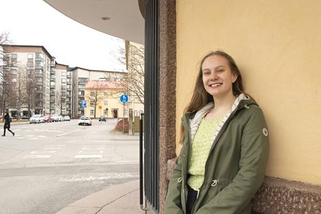 Porin lukion opiskelija Nina Seppälä kertoo, että myös muut luonnontieteellisen linjan opiskelijat ovat menestyneet tiedekilpailuissa. Kaksi luokkakaveria kisasi viime vuonna kansainvälisissä fysiikkaolympialaisissa, ja biologian olympialaisten valmennuksessa oli tänä vuonna toinenkin oppilas Porin lukiosta. 