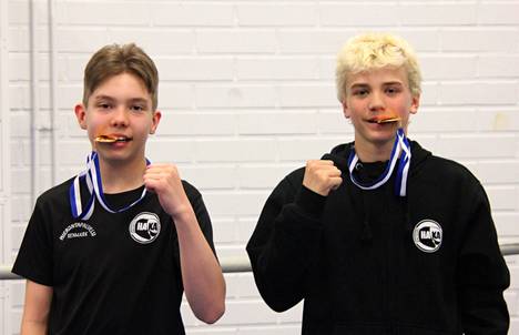 Karo Savijärvi (vas.) ja Harry Hell ovat Haka Boxingin nuoria lupauksia.