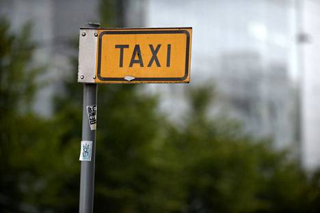 Liikenne- ja viestintävirasto Traficom on perunut yli 2 000 taksiliikennelupaa. 