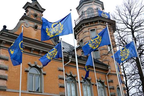 Toukokuussa 2021 Rauma liputti Lukolle ja kiekkomestaruudelle. Vastedes liputetaan vain Suomen lipulla virallisina liputuspäivinä ja kaupungin Rauma-lipulla vähemmistöille.