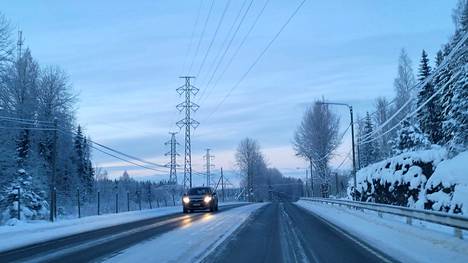 Pirkanmaalle on ennustettu heti vuoden 2023 alkuun kovia pakkasia. Tämä luminen maisema Valkeakoskella kuvattiin joulukuussa.
