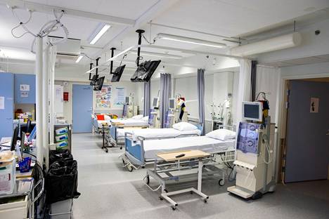 Yksi uuden hyvinvointialueen palvelutuotannon linjoista on Taysin sairaalapalvelujen linja, johon kuuluu myös terveyskeskusten vuodeosastotoiminta. Kuva on otettu Hämeenkyrön terveyskeskuksen dialyysiosastolta.