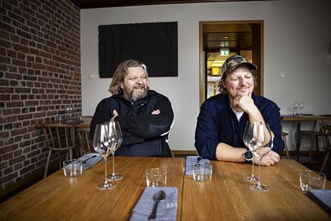 Mika Roito (vas.) ja Pekka Salmela perustivat ravintolat, jollaisissa haluaisivat itse käydä. Rentoahan siitä tuli väkisin. 