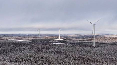 Ilmatar rakensi Urjalaan tuulivoimaloita viime talvena. Kuva on otettu helmikuussa.