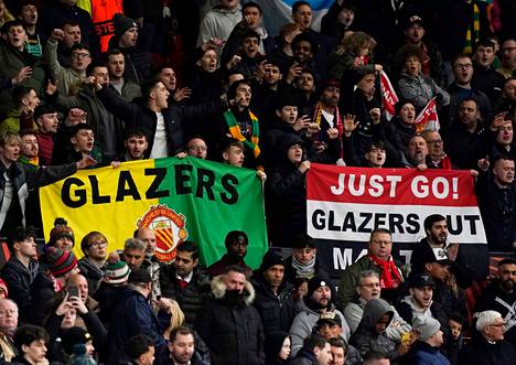 Manchester Unitedin kannattajat vaativat seuran nykyisin omistavaa Glazersin perhettä ulos seurasta helmikuussa pelatun Eurooppa-liigan kotiottelun yhteydessä.
