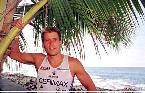 Vuonna 1995 Pauli Kiuru valmistautui uransa viimeiseen Havaijin Ironman-kisaan. Hän osallistui jopa myyttiseen kilpailuun seitsemän kertaa peräkkäin.