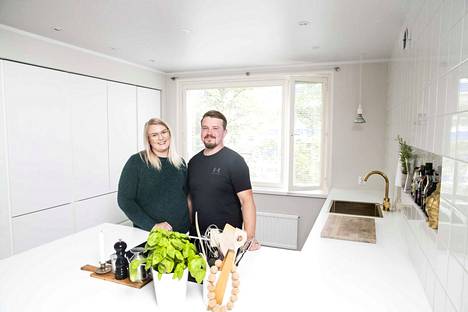 Tamperelainen pariskunta Heini Muuronen ja Ilkka Karhunen remontoi asuntonsa ja nosti kotinsa hinta-arviota roimasti.