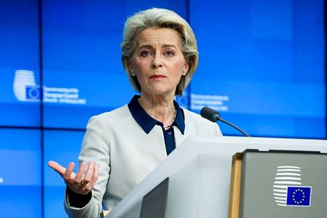 Euroopan komission puheenjohtaja Ursula von der Leyen piti lehdistötilaisuuden Eurooppa-neuvoston erityiskokouksen päätteeksi Brysselissä, Belgiassa 25. helmikuuta 2022.