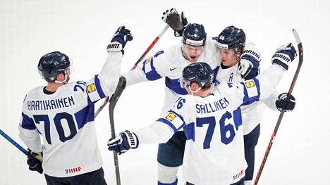 Mikael Granlund (oik.) ampui Suomen voittomaalin viime hetkillä.