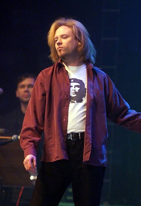 Itsenäisyyspäivänä 2001 Jussi Hakulinen esiintyi Pop-Finlandia-konsertissa Helsingin jäähallissa.