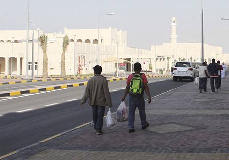 Siirtotyöläisiä Labor Cityssä, joka on Industrial Arean lisäksi toinen siirtotyöläisiä majoittava alue Dohassa.