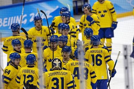 Ruotsin joukkueessa kuhisi pelin jälkeen, kun kolmen maalin johtoasema suli ja lopulta peli päättyi jatkoajalla Suomen hyväksi.