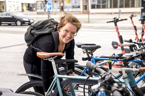 Mari Raski on varautunut pyörävarkauksiin. Hän on juuri ostanut uuden polkupyörän sekä lukon, jonka saa murrettua vain rälläkällä. 