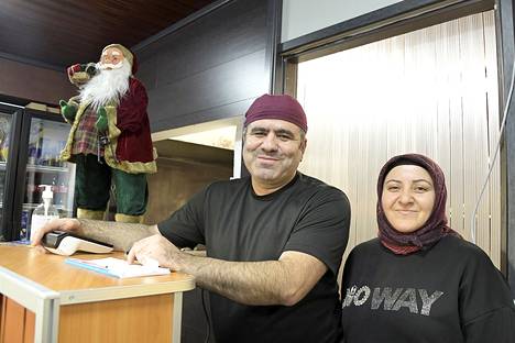 Habib Sülük ja hänen vaimonsa Derya avasivat lokakuussa Uotilassa Paja-kebab-pizzerian. Rakennus on yrittäjän oma. 