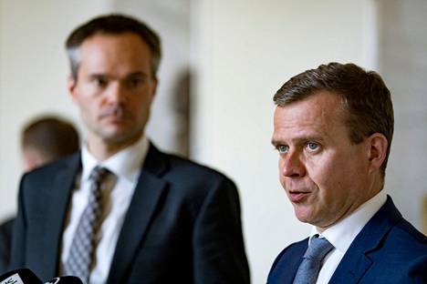 Kokoomuksen eduskuntaryhmän puheenjohtaja Kai Mykkänen ja kokoomuksen puheenjohtaja Petteri Orpo kuvattiin toukokuussa 2021.