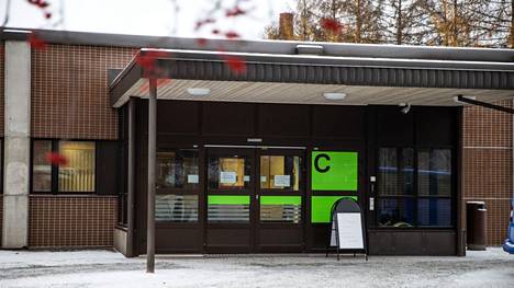 Hatanpään rokotusyksikkö sijaitsee nykyisin Hatanpään sairaalaan C-rakennuksessa, jossa otettiin ennen koronatestejä. Rokotusyksikkö aukesi 10. joulukuuta.