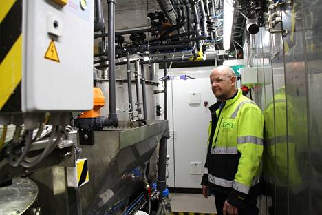 Pilotointipäällikkö Jukka-Pekka Varis esitteli yhtiön testauskonttia Epse oy:n toimitiloissa helmikuussa 2022. 