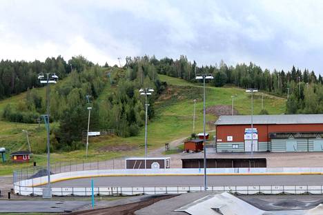 Pukkivuoren laskettelurinne sijaitsee Virtain hyvinvointipuiston yhteydessä. Kuva syyskuulta 2019.