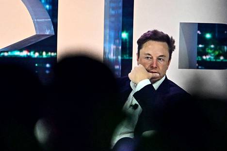 Sijoittajaryhmän mielestä Teslan hallitus ei valvo riittävästi toimitusjohtaja Elon Muskin tekemisiä ja ajankäyttöä. 