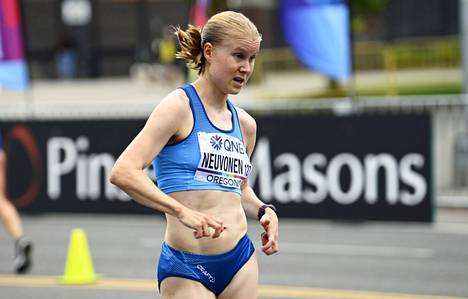 Elisa Neuvonen käveli uuden Suomen ennätyksen.
