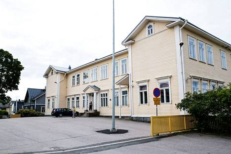 Hyhkyn koulun rakennusten perusparannushankkeelle osoitettua kokonaismäärärahaa esitetään nostettavaksi 1 450 000 eurolla.