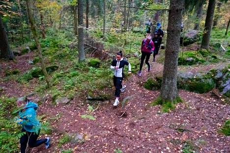 Tampere Trail Running järjestää Voimaa metsästä -tapahtumaa ennakoiden matalan kynnyksen yhteislenkkejä Kaupissa.