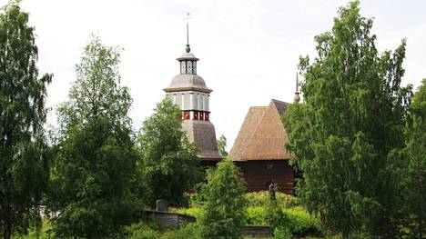 Lähitulevaisuudessa kävijät pääsevät Petäjäveden vanhalle kirkolle uusien tienviittojen opastamina. Myös paikoitustilaa on enemmän ely-keskuksen myöntämän tuen ansiosta.