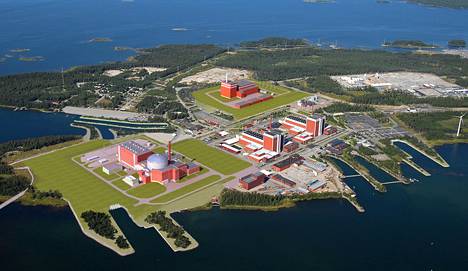 Olkiluoto 4 -ydinvoimala oli 2008–2010 edennyt jo periaatepäätösvaiheeseen (havainnekuvassa taaimmaisena). TVO päätti kesäkuussa 2015 yhtiökokouksessaan, ettei yhtiö hae rakennuslupaa voimalaitokselle. 