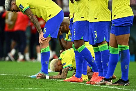 Viikko sitten päättyneen Qatarin MM-turnauksen suurimpiin mestarisuosikkeihin kuuluneen Brasilian kisataival katkesi jo puolivälierissä rangaistuspotkukilpailussa Kroatiaa vastaan.