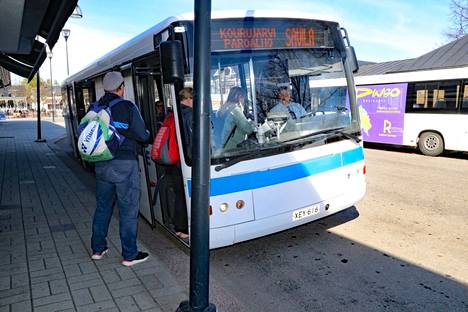 Paikallisbussiliikenteen palvelutaso vuosille 2023–2028 on valmistelussa Raumalla. Esitetty palvelutaso vaatisi kaupungilta eli veronmaksajilta noin 1,2 miljoonan euron vuosittaista rahallista tukea.