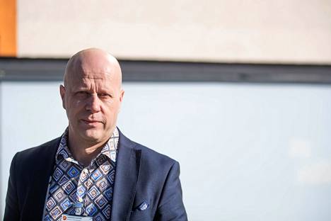 Ahvenisjärven koulun rehtori Ilpo Nybacka vahvisti, että Pohjois-Hervannan koulutaloon murtauduttiin pääsiäisenä. Rehtori kuvattiin toukokuussa 2020.