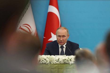 Venäjän oresidentti Vladimir Putin puhui Teheranissa toimittajille Iranin järjestämässä konferenssissa. 