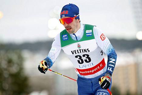 Ristomatti Hakola saavutti maaliviivan Holmenkollenin viidenkympin kisassa.