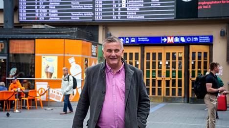Onnibus-yhtiön isä Pekka Möttö tekee seuraavan valtauksen rautateille. Varsinais-Suomesta aloitettava hanke on jo täydessä vauhdissa. 