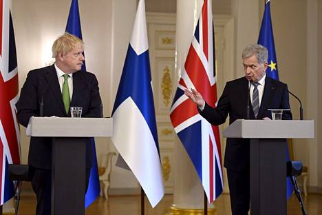 Britannian pääministeri Boris Johnson ja Suomen presidentti Sauli Niinistö kertoivat maiden syvenevästä puolustusyhteistyöstä. Julkilausuma allekirjoitettiin Presidentinlinnassa keskiviikkona 11. toukokuuta.