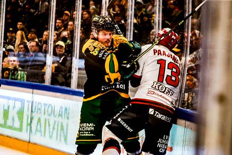 Ilves ja HIFK kohtasivat miesten jääkiekkoliigan huippukamppailussa.