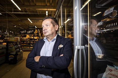 Keskon Länsi-Suomen aluejohtaja Jari Alanen sanoo, että kassajärjestelmiin on varavirtaa joksikin aikaa. ”Tolkuttoman pitkäksi aikaa sitä ei ole. Puhutaan vajaasta tunnista.”