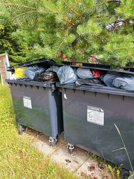 Leipijärven mökkiläisten roska-astioita ei useista pyynnöistä huolimatta tyhjennetty.