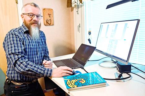 Rauno Salomäki otti tietotekniikan haltuun pian PC-maailman avauduttua Suomessa.
