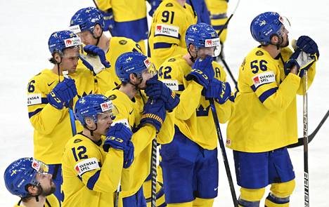 Ruotsin pelaajat murehtivat lauantaina tappiota Yhdysvalloille.