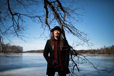 Tuomas Holopainen on Nightwish-yhtyeen kosketinsoittaja ja johtohahmo. Holopainen kuvattiin kotiseudullaan Kiteellä maaliskuussa 2020.