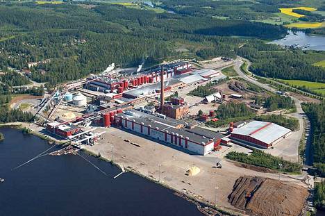 UPM ilmoitti elokuun alussa sulkevansa Kaipolan tehtaan. Vaikutukset ulottuvat Rauman satamaan asti, muistuttavat lauantaina satamassa vierailleet SDP:n kansanedustajat.