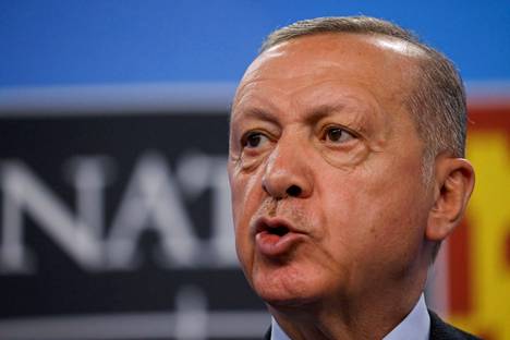 Turkin presidentti Recep Tayyip Erdoğan kuvattiin Naton huippukokouksessa Madridissa torstaina.
